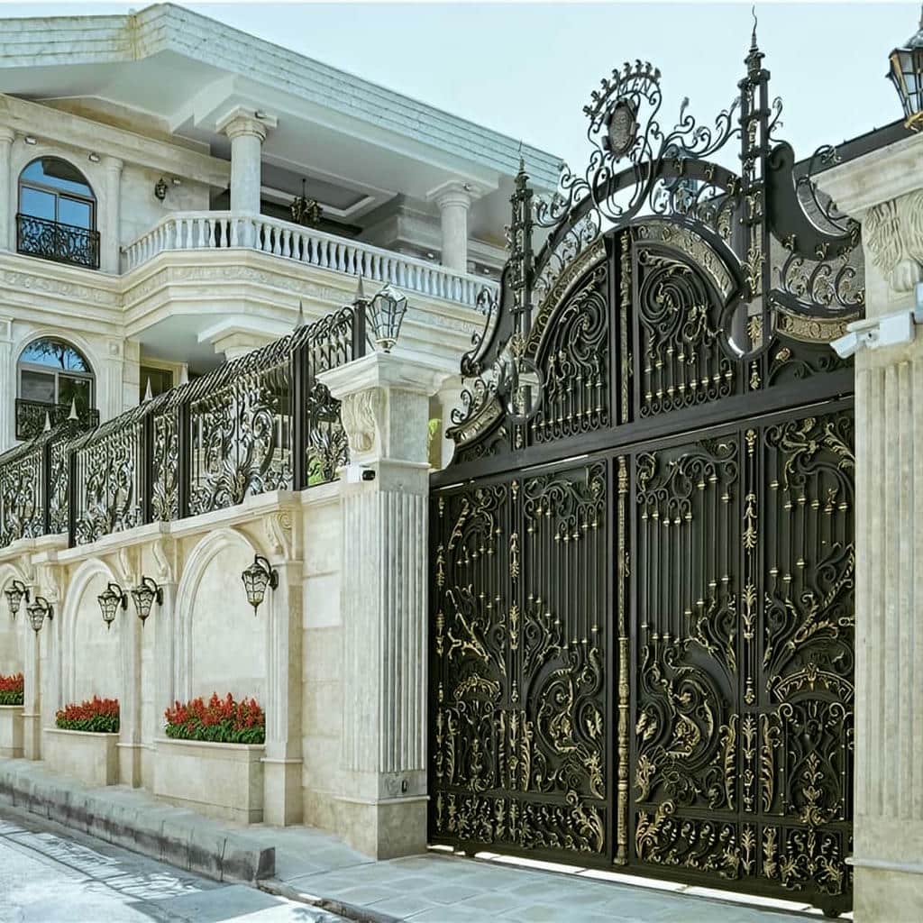 درب حیاط برش لیزری هندسی با طرح خطی در اصفهان