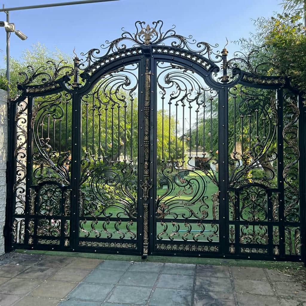 10 طرح درب پارکینگ ساختمان چند واحدی در اصفهان