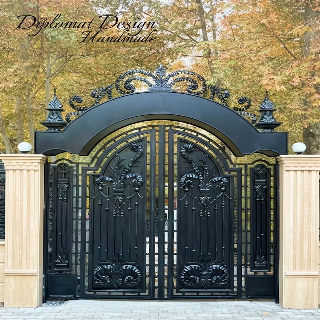 خرید درب پارکینگ کلاسیک کتیبه دار مشبک در اصفهان