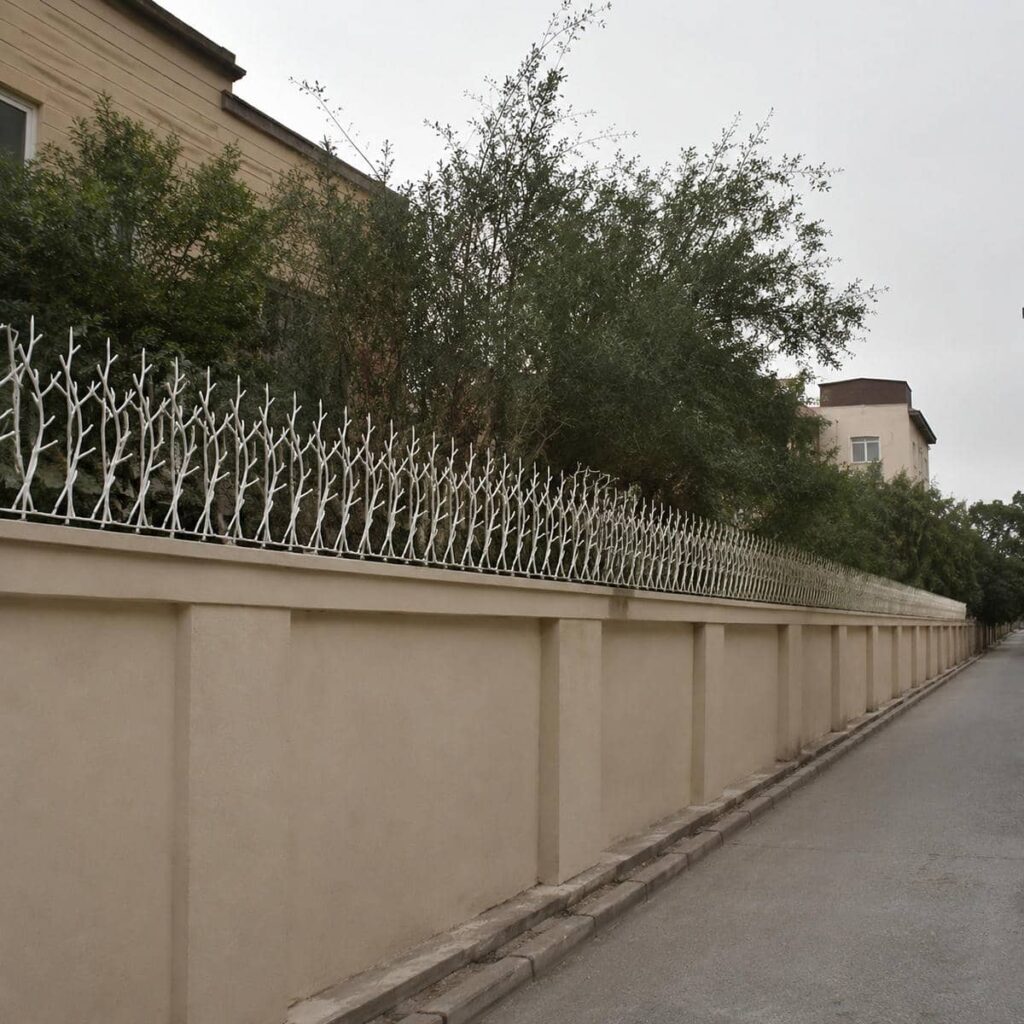 خرید حفاظ دیوار کوتاه حیاط متناسب با عرض تاج در اصفهان خرید حفاظ دیوار کوتاه حیاط متناسب با عرض تاج در اصفهان
