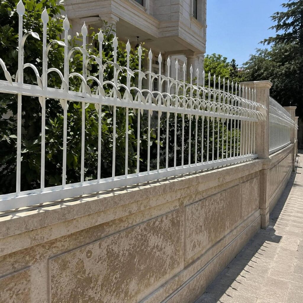 نصب حفاظ دیوار شیک روی سنگ تراورتن با کنترل درزها در اصفهان نصب حفاظ دیوار شیک روی سنگ تراورتن با کنترل درزها در اصفهان