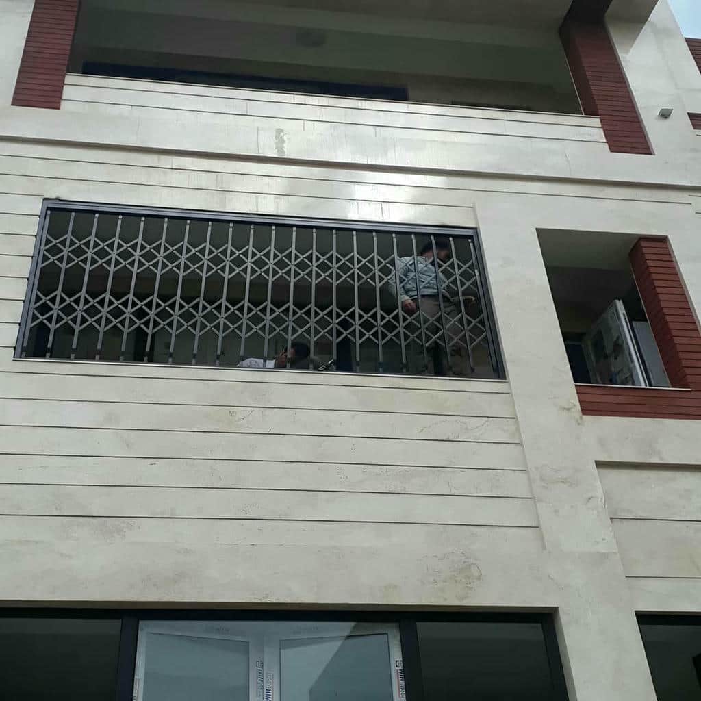 حفاظ پنجره کشویی تلسکوپی با جمع‌شدن چندبخشی در اصفهان