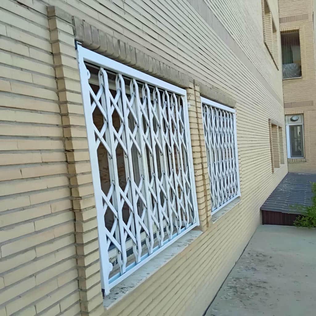 ساخت حفاظ پنجره ریلی بازشو با قاب گونیا و جوش دقیق در اصفهان ساخت حفاظ پنجره ریلی بازشو با قاب گونیا و جوش دقیق در اصفهان