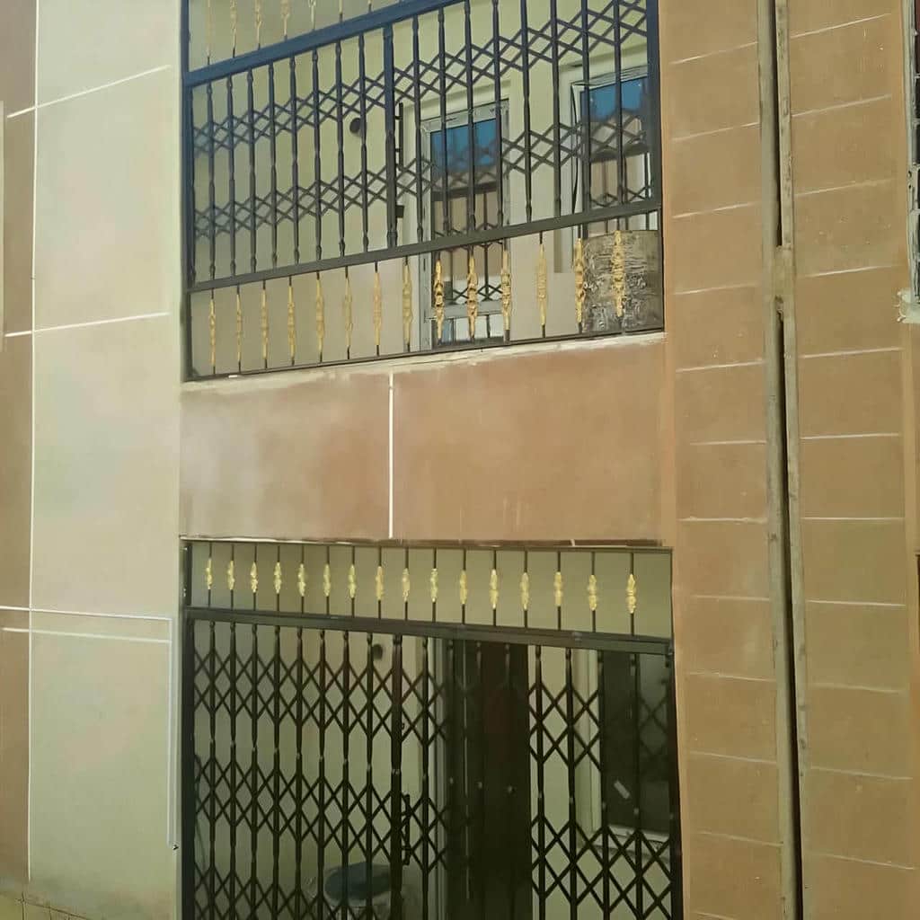 حفاظ پنجره کشویی خطی با ریل تراز و غلطک مناسب در اصفهان