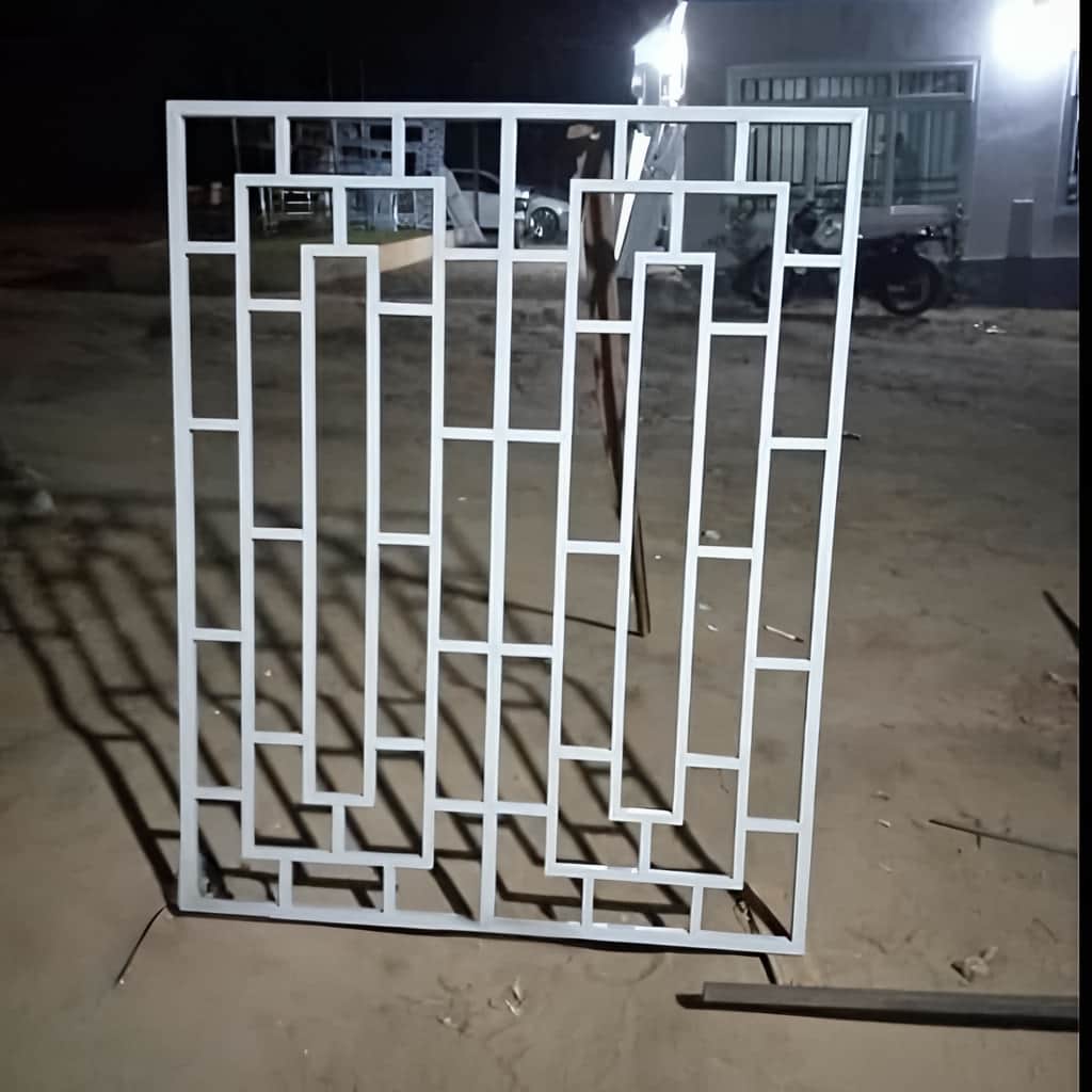 محافظ پنجره کلاسیک طلایی