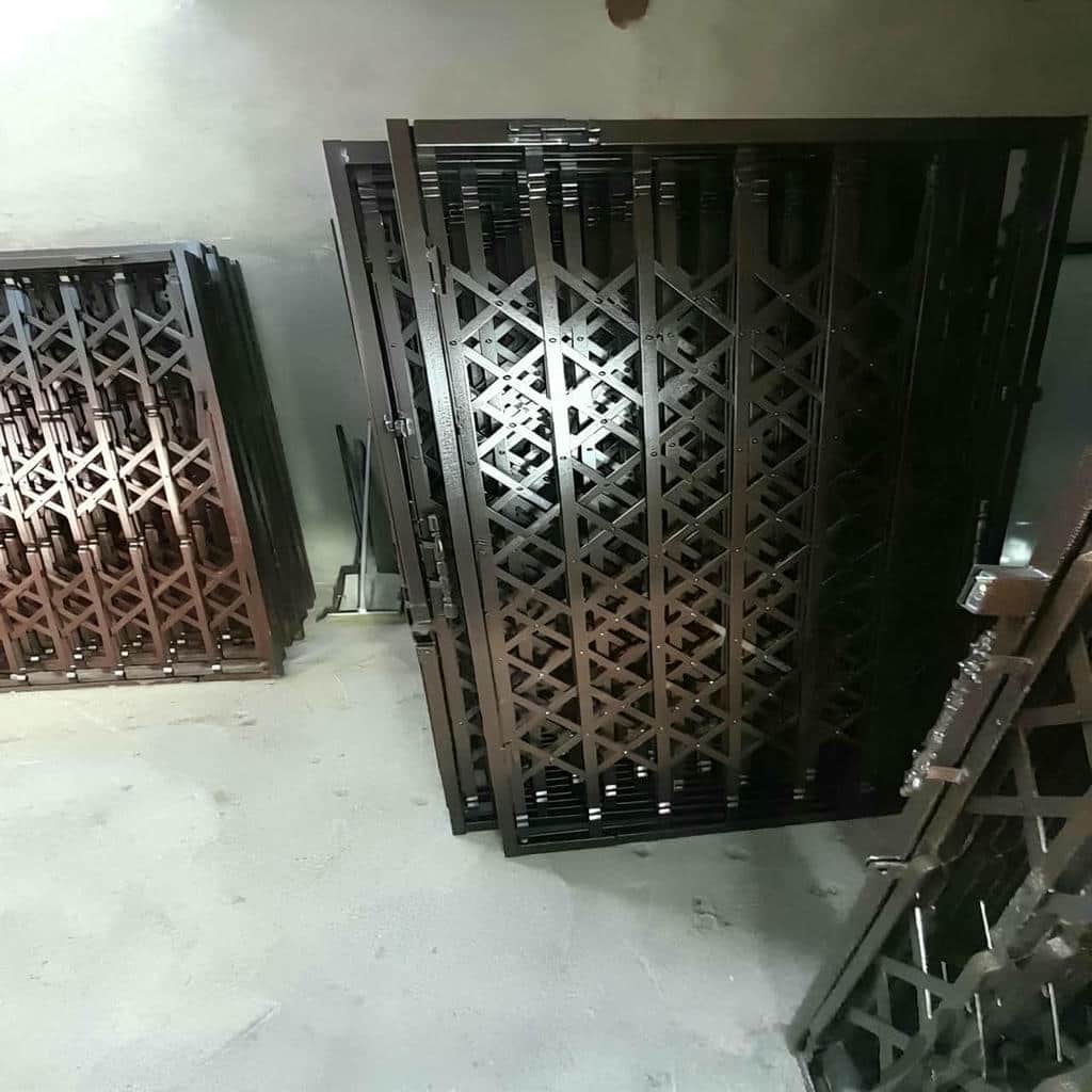 حفاظ آکاردئونی فلزی با شبکه منظم ورودی