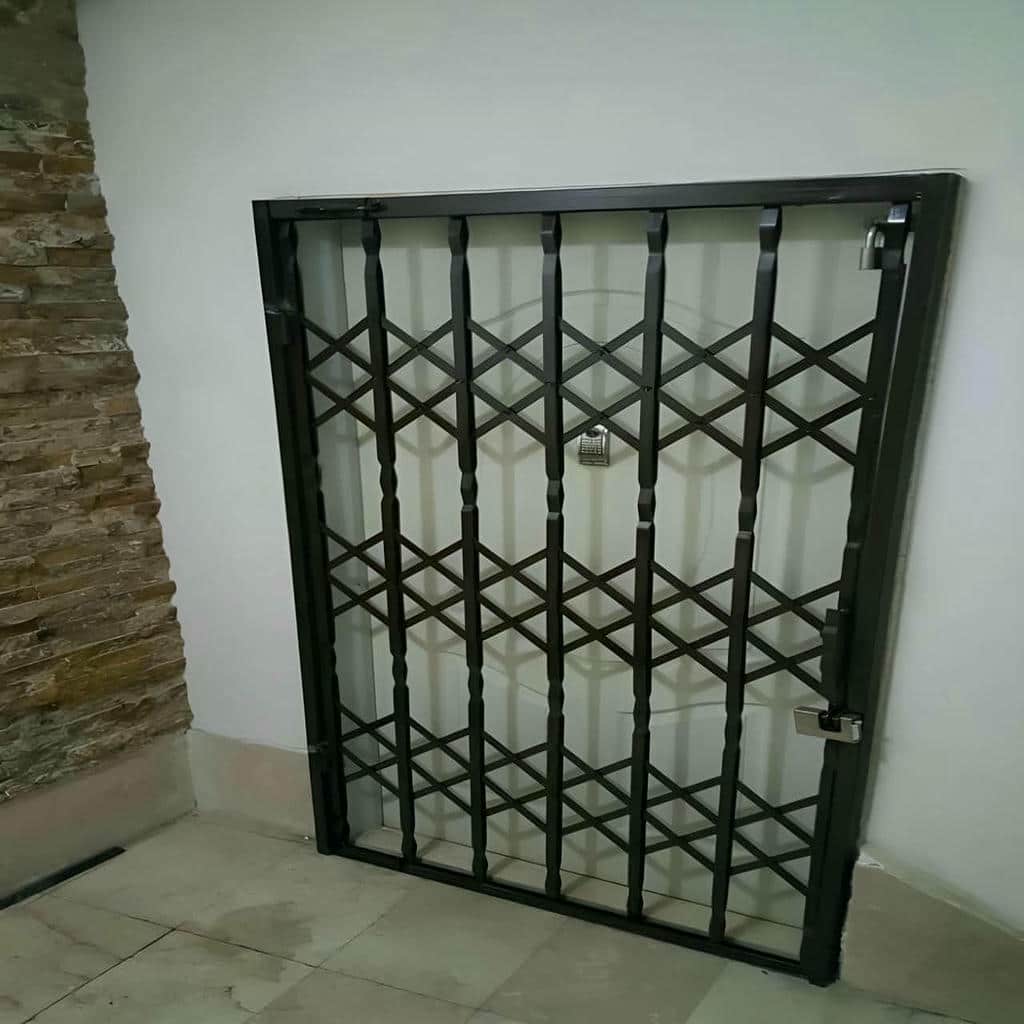 حفاظ ضربدری آکاردئونی مشکی با ابعاد اختصاصی