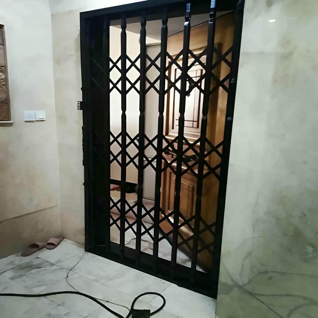 حفاظ آکاردئونی مشکی هماهنگ با چهارچوب