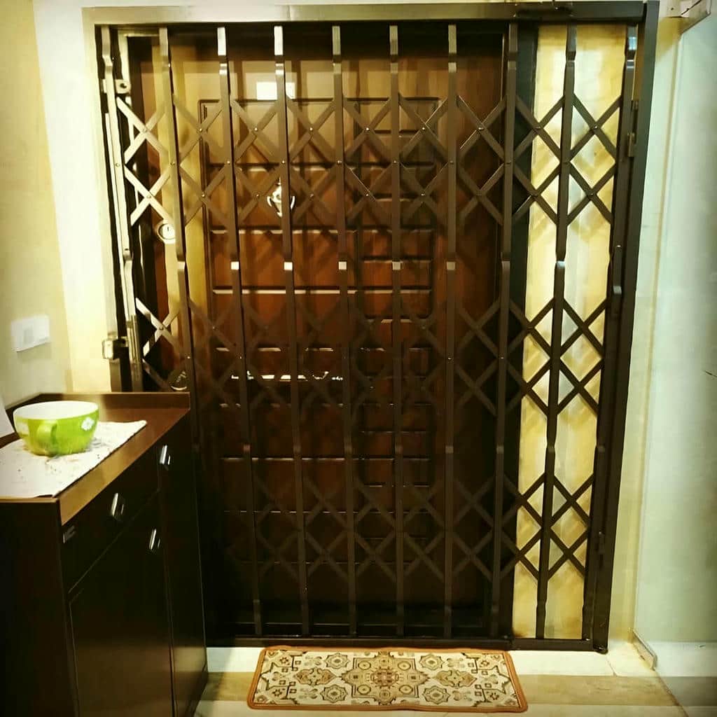 درب آکاردئونی سفارشی ویلا در اصفهان