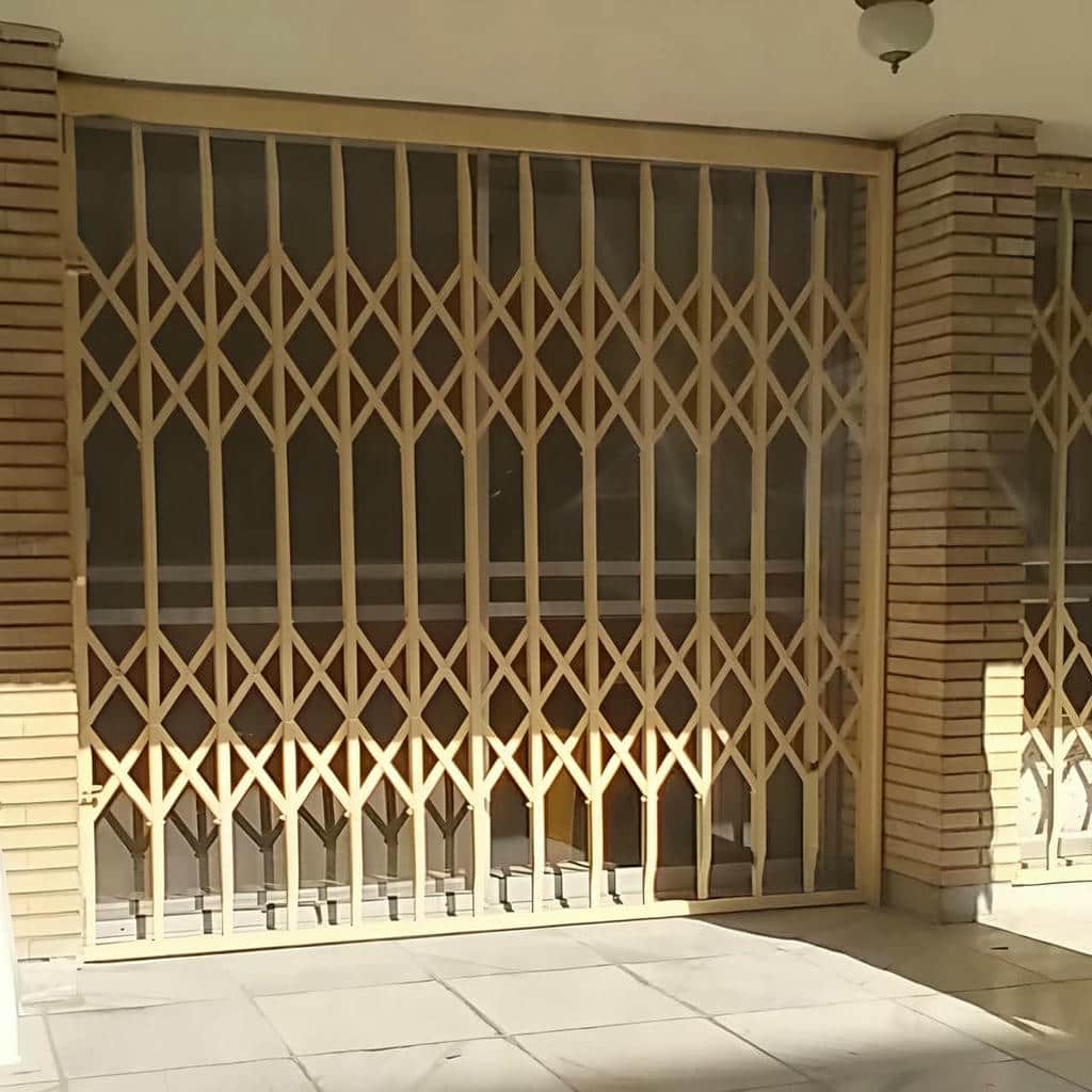محافظ آکاردئونی ورودی بزرگ ساختمان اصفهان