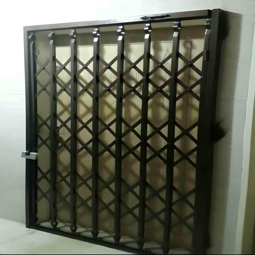 گارد درب ورودی با ابعاد اختصاصی