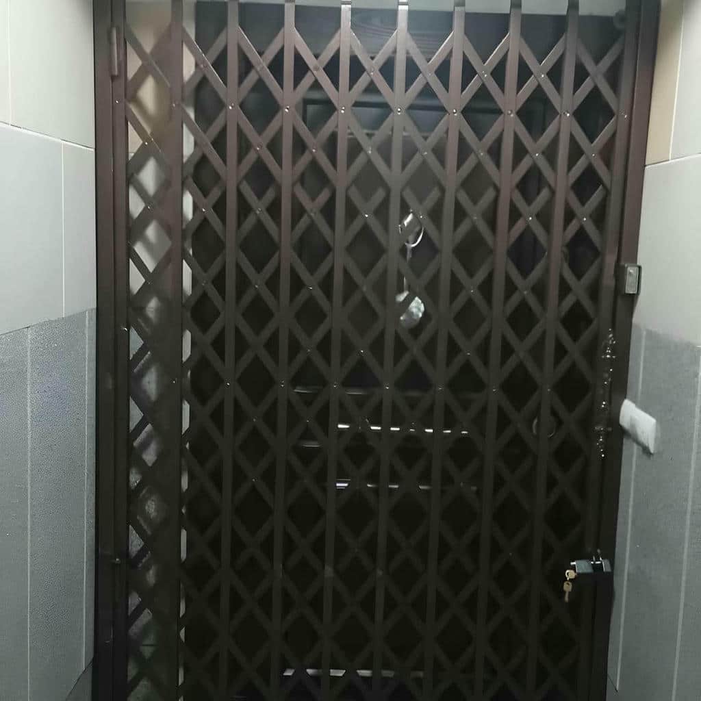 گارد آکاردئونی مشکی با شبکه منظم