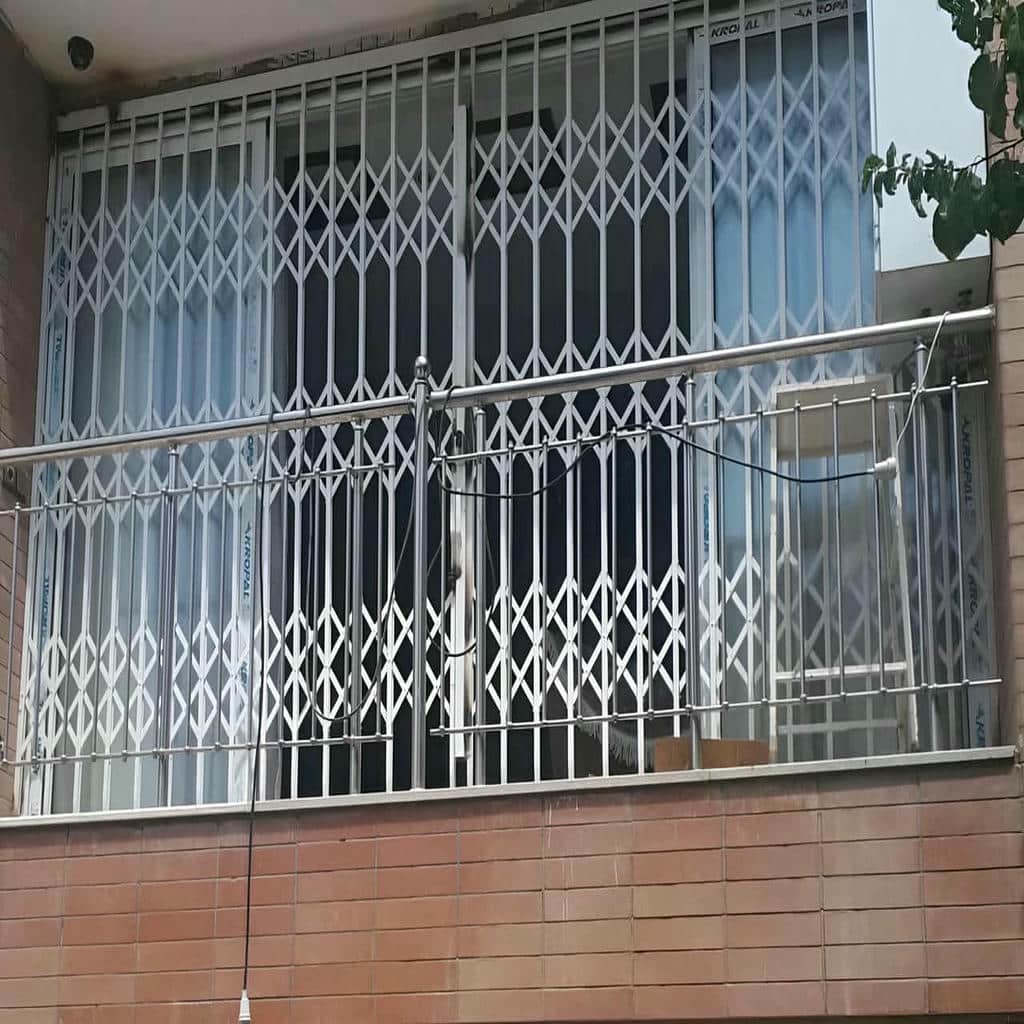 نرده آکاردئونی با قفل سفارشی و رنگ طوسی