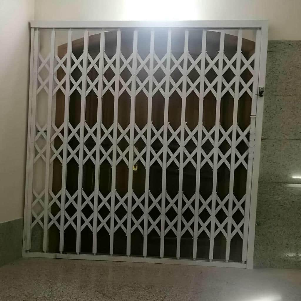 حفاظ درب ورودی سفارشی مشکی اصفهان