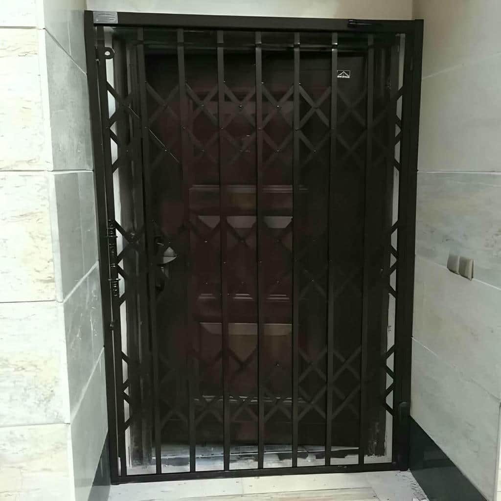 محافظ درب ورودی نصب شده اصفهان
