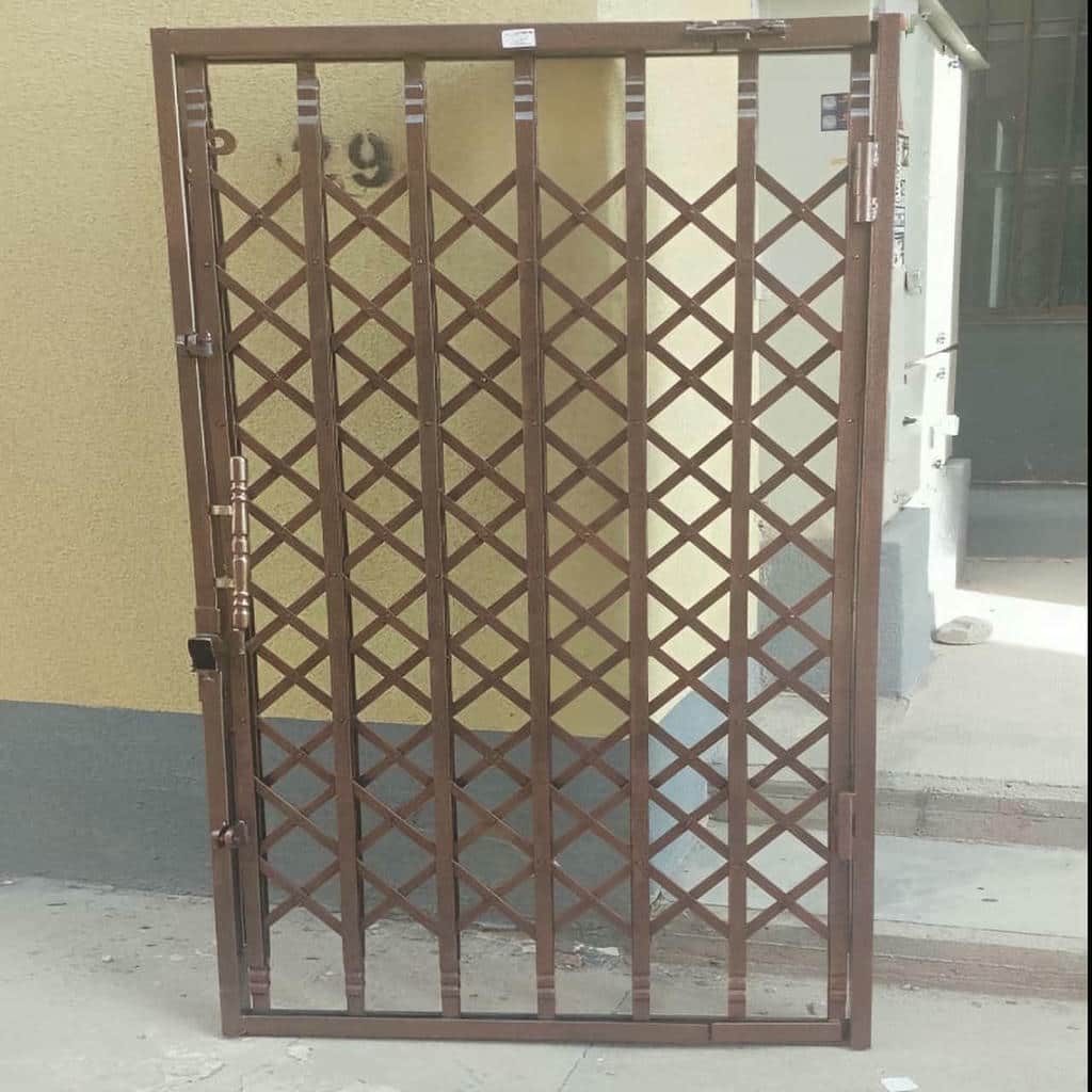 نرده آکاردئونی سفید با ابعاد اختصاصی