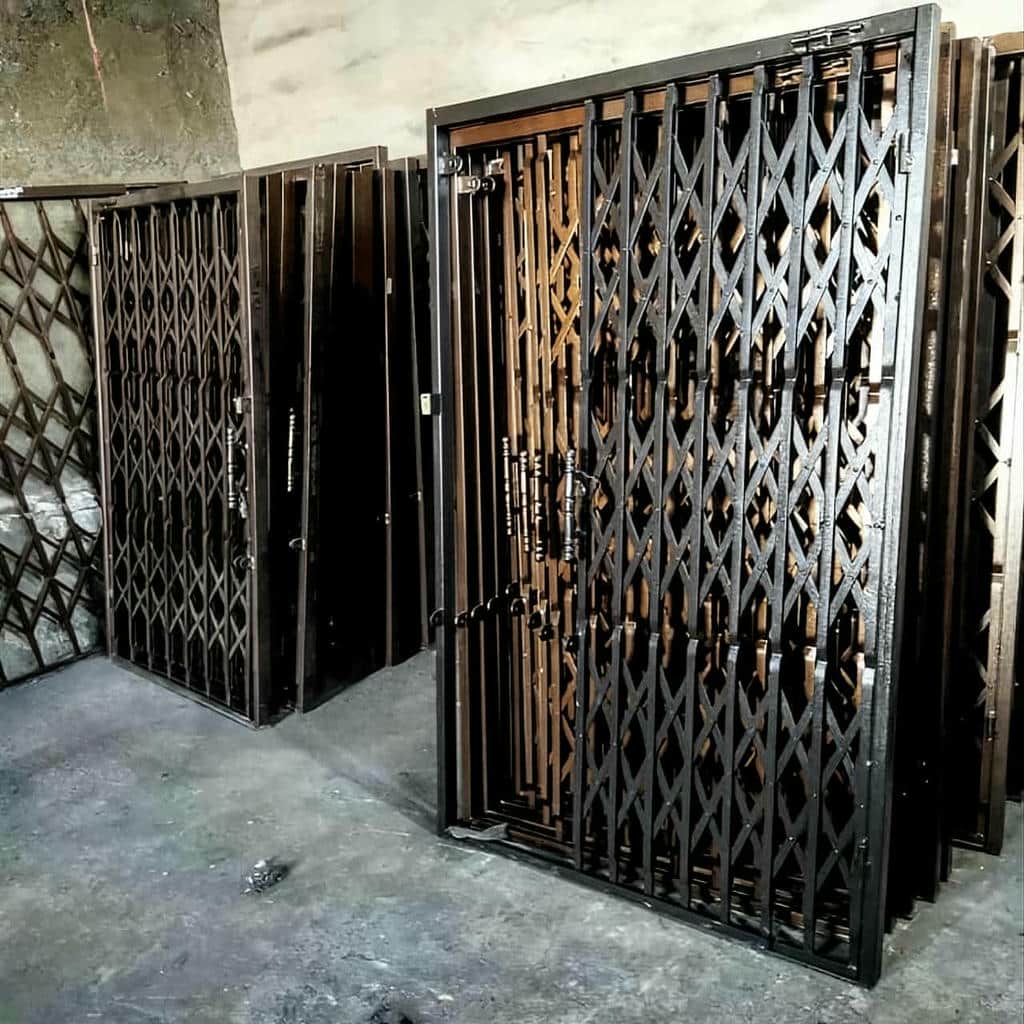 محافظ فلزی ورودی نصب شده اصفهان