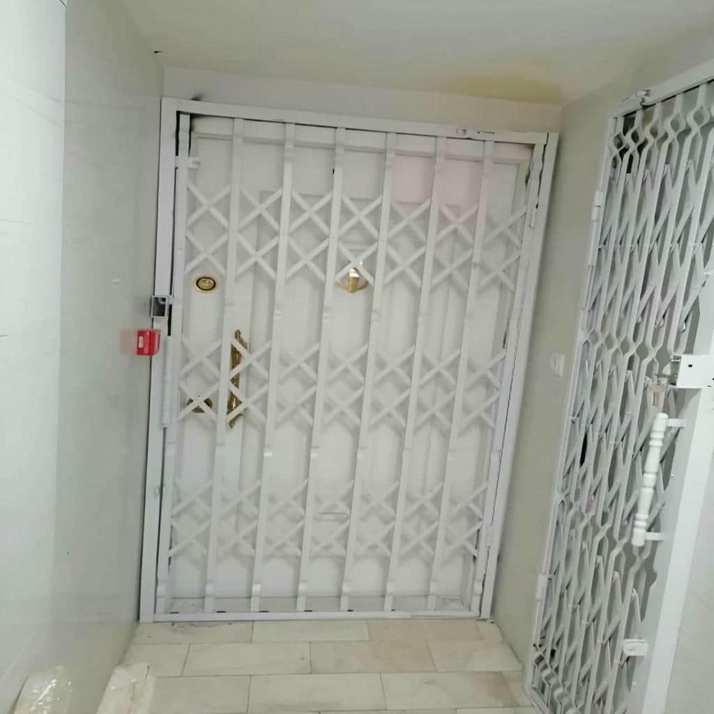 حفاظ آکاردئونی سفارشی ورودی مسکونی اصفهان