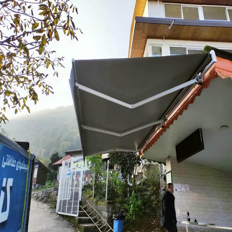 سایبان بالکن بازویی برای ساختمان قدیمی اصفهان