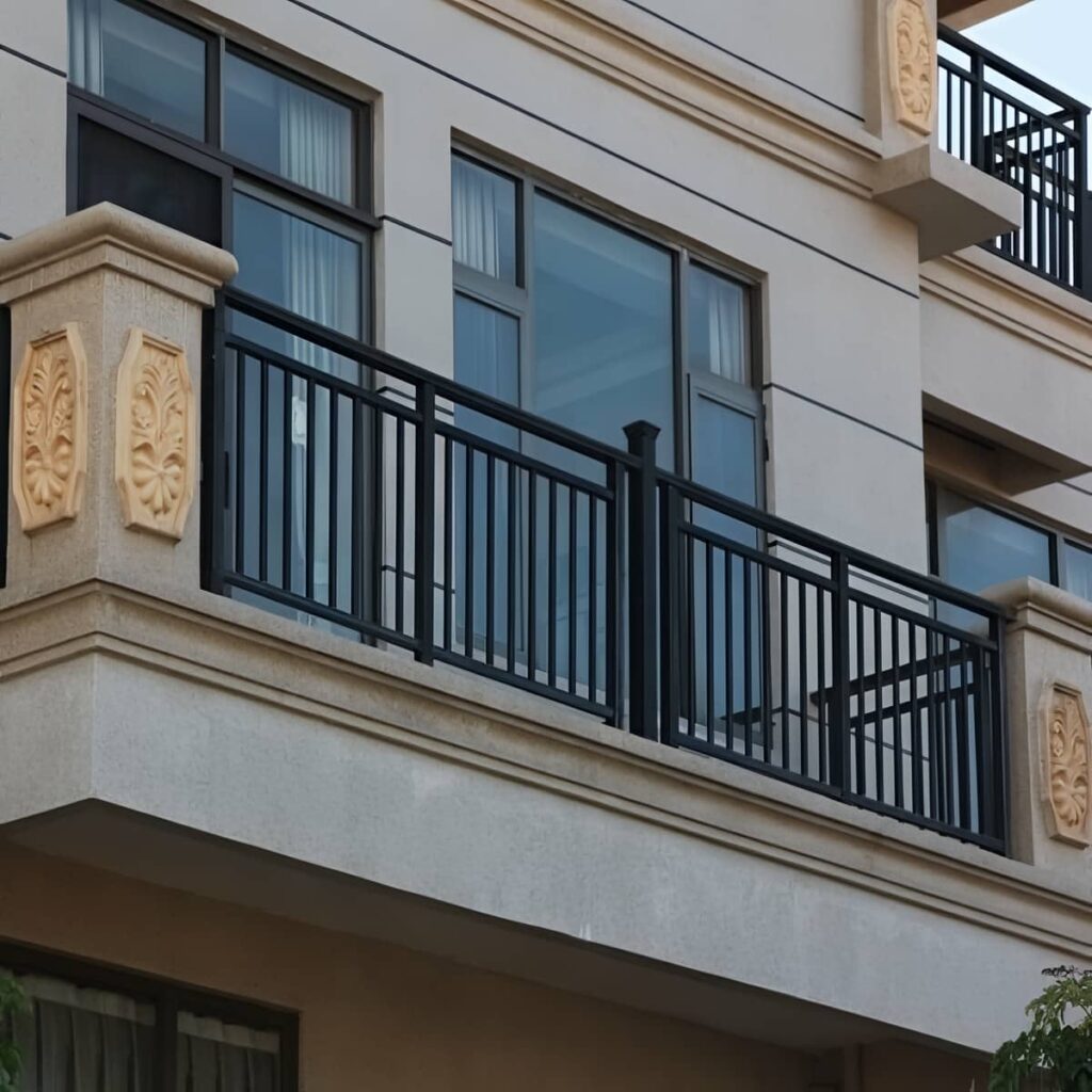 نرده دوبلکس اصفهان با پایه فلزی قابل سرویس