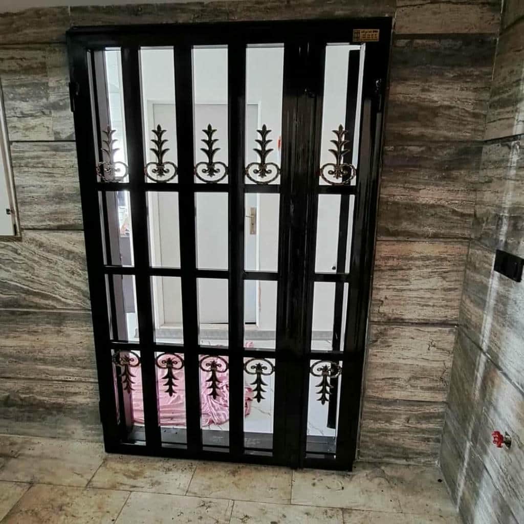 محافظ تاشو ورودی باران گیر ساختمان اصفهان