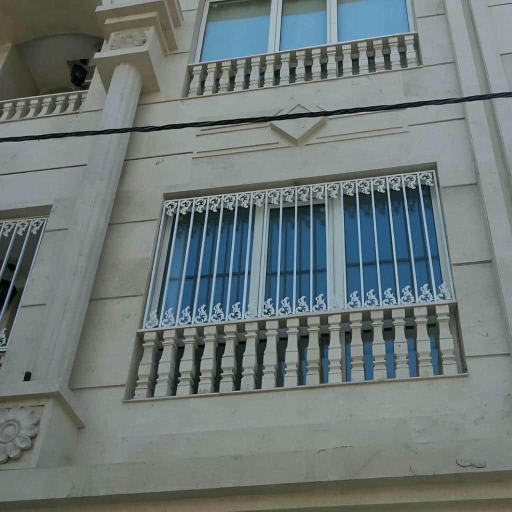 حفاظ پنجره گلنرده مشکی در اصفهان