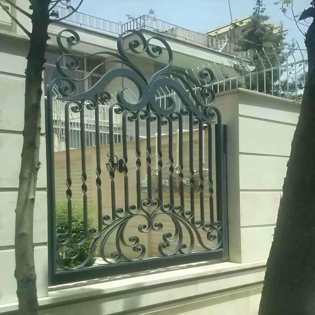 نرده آهنی سفارشی با قاب عریض