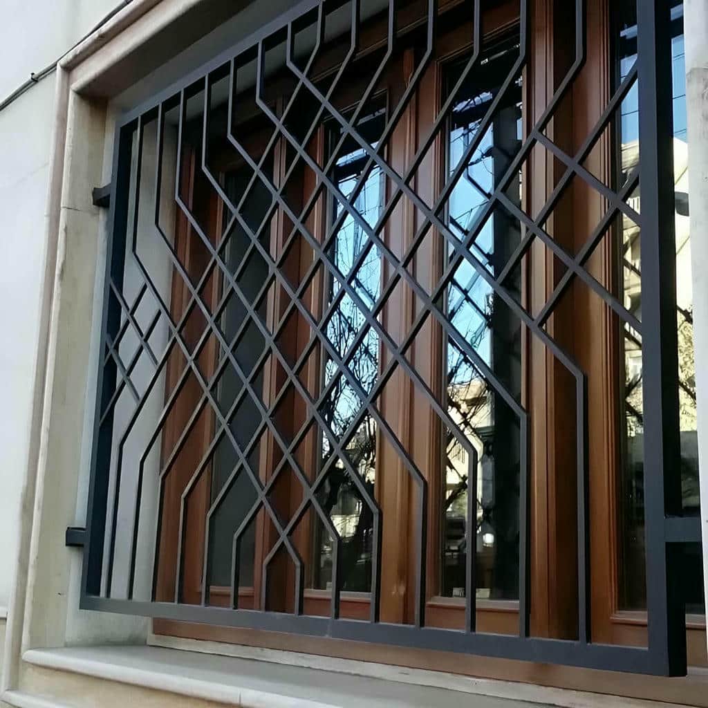 محافظ پنجره سفارشی با متریال فلزی