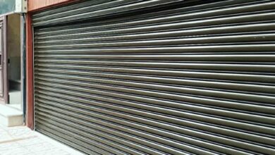 کرکره پارکینگ نوساز با رنگ خاکستری اصفهان