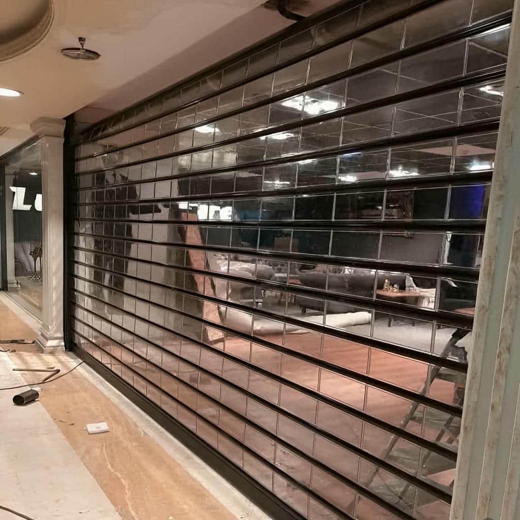 کرکره اتوماتیک تیره برای فروشگاه پرتردد