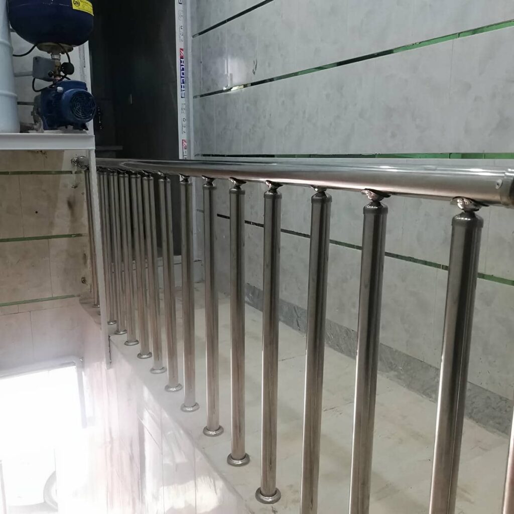 هندریل مدرن اصفهان با فرم خطی باریک