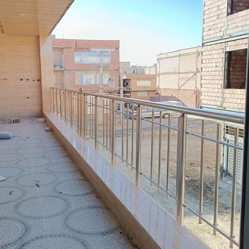 نرده پله مدرن اصفهان هماهنگ با پاگرد سنگی نرده پله مدرن اصفهان هماهنگ با پاگرد سنگی