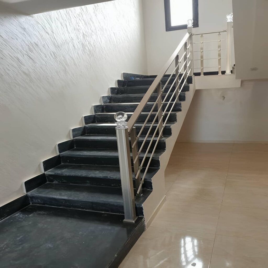 نرده استیل بالکن مدرن برای پروژه گرم در اصفهان