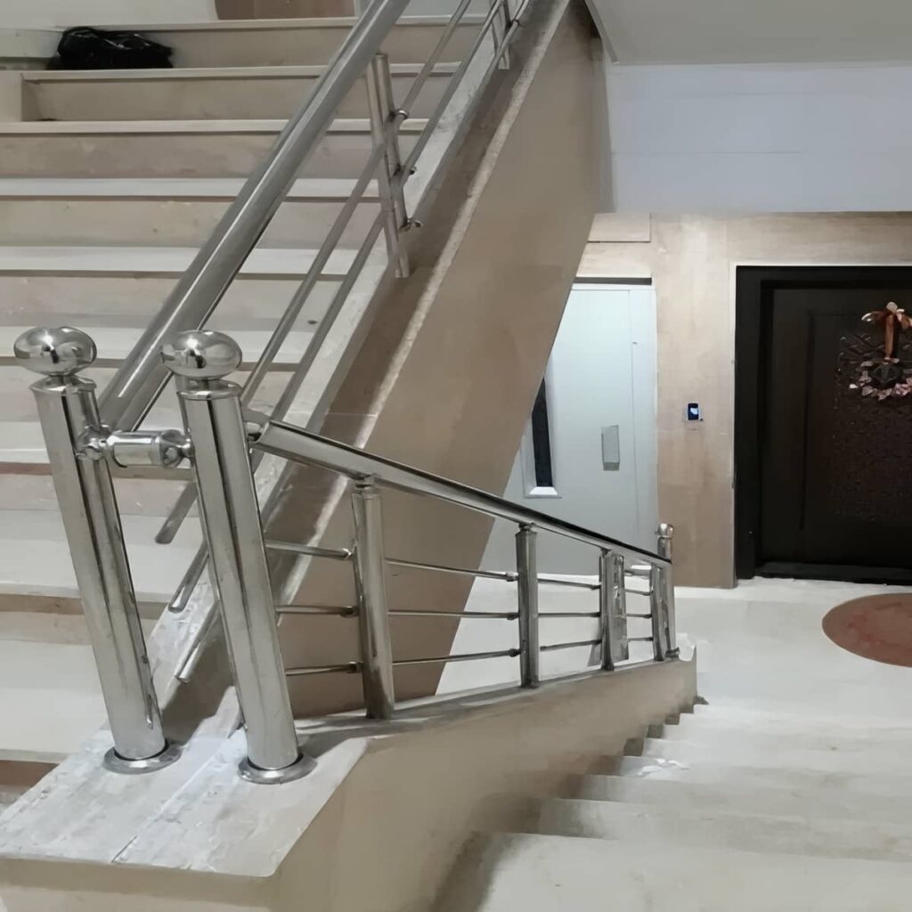 نرده استیل راه پله اصفهان با فرم سفارشی