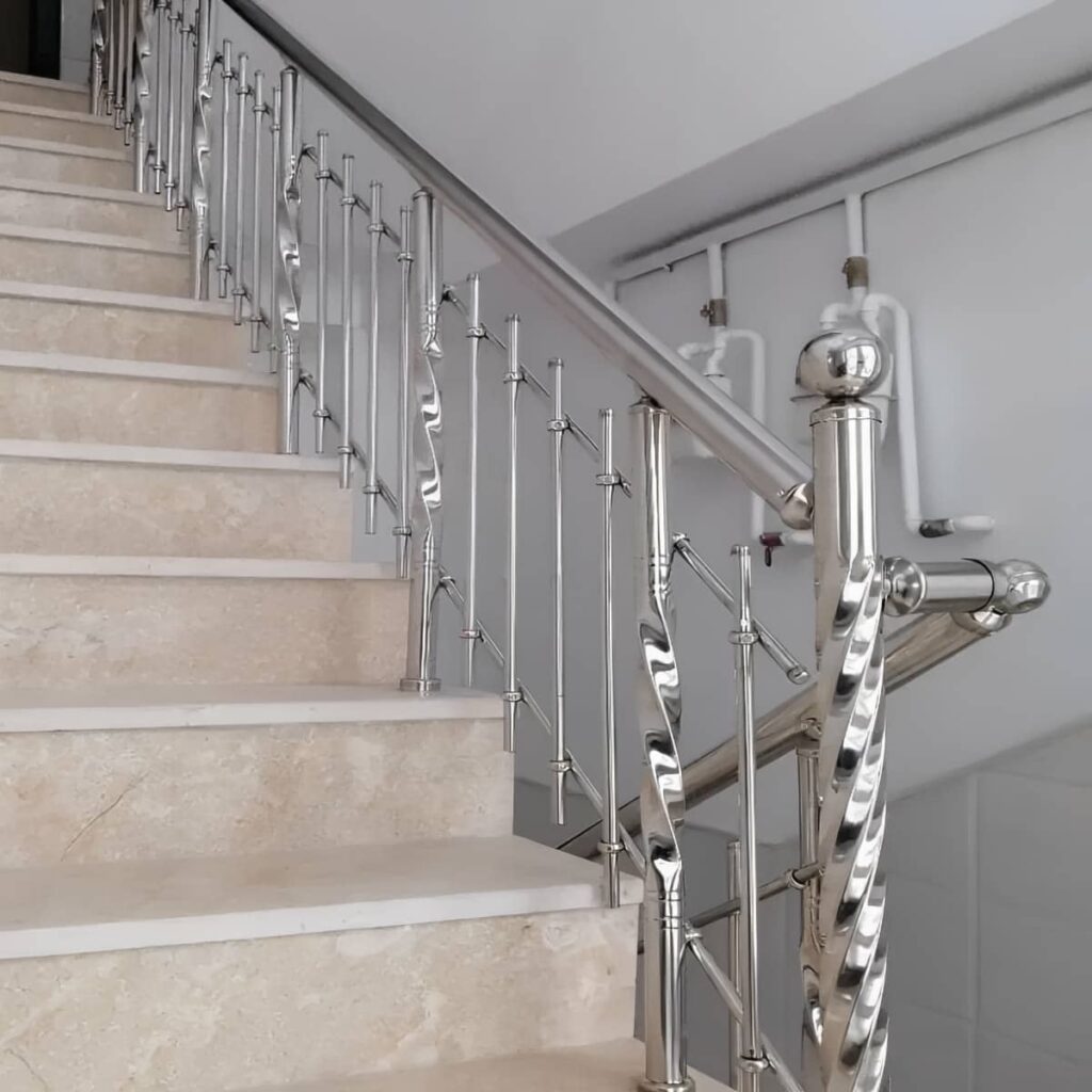 هندریل استیل اصفهان کنار پله سنگی روشن