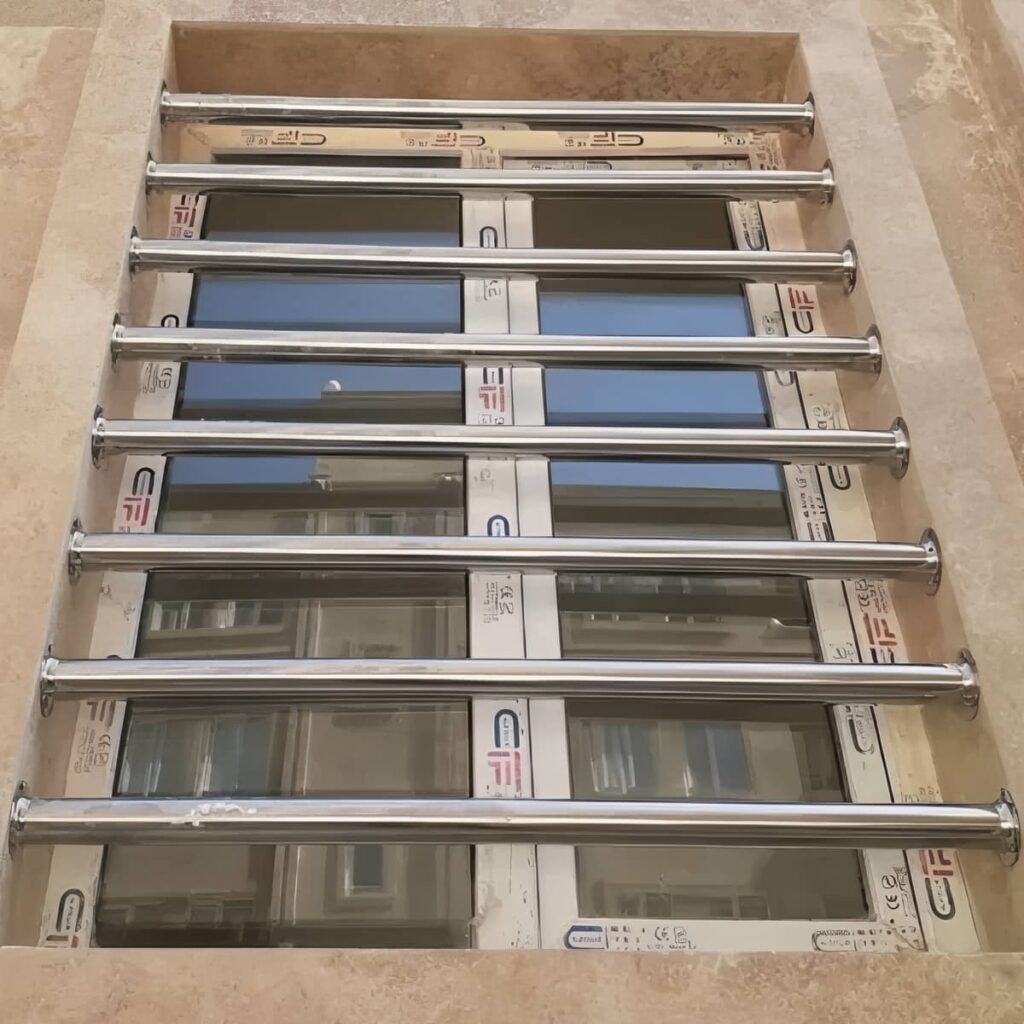 نرده پنجره دوجداره با ابعاد سفارشی