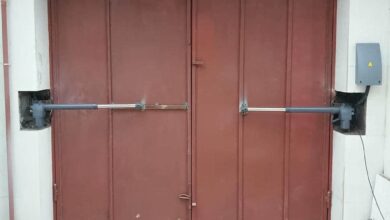 جک پرقدرت کنار درب سنگین ساختمان اصفهان