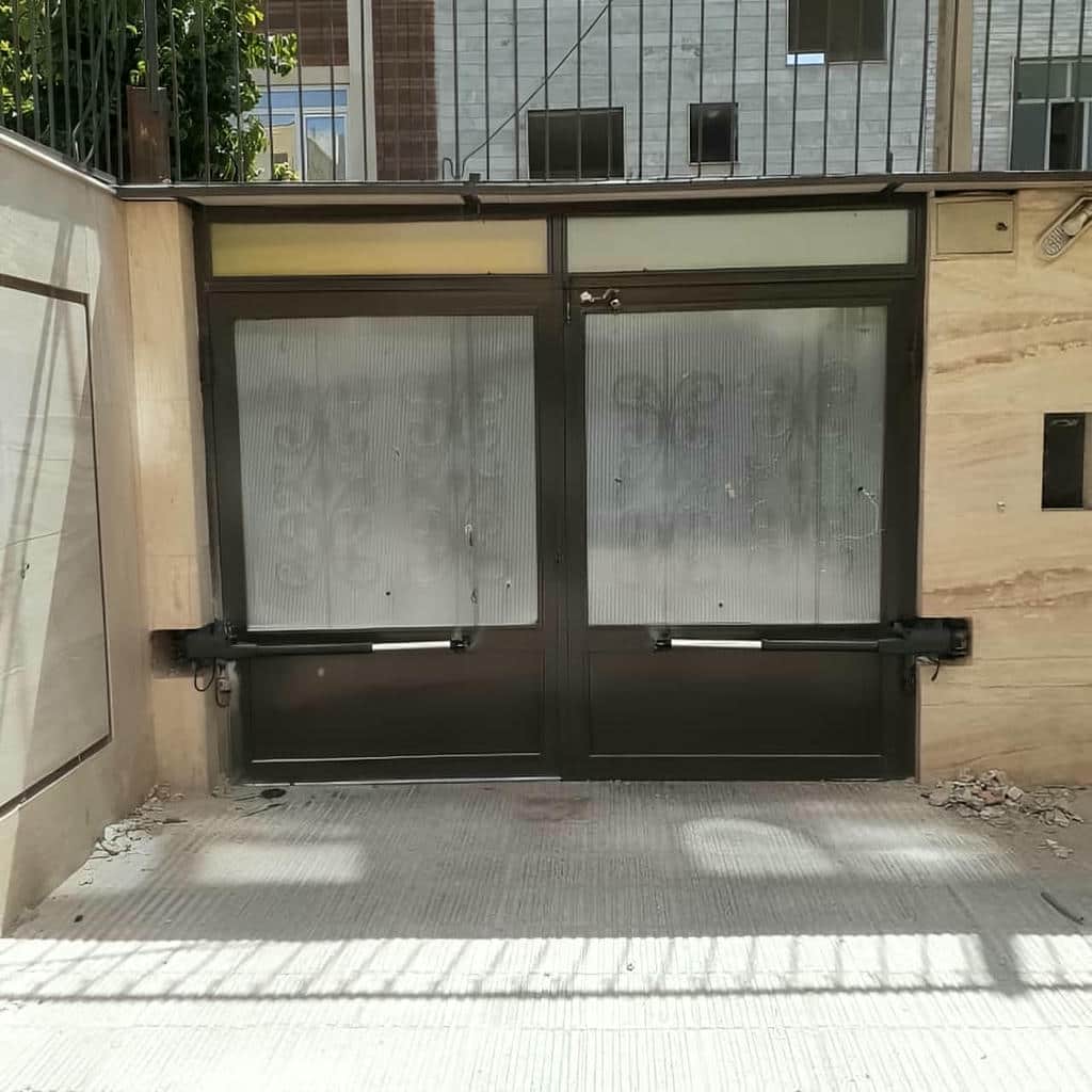 جک هیدرولیک هماهنگ با ابعاد درب ورودی