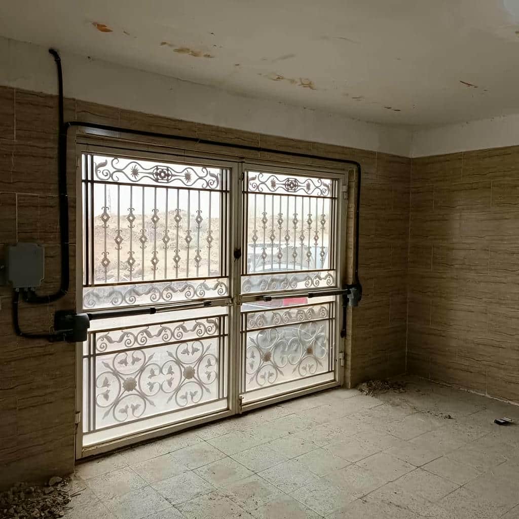 جک درب حیاط با بازوی متناسب ابعاد درب