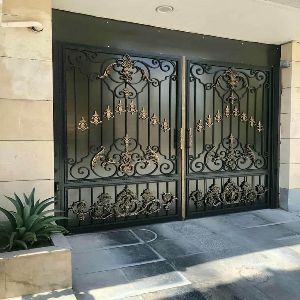 مدل گلنرده دار نصب شده روی ورودی اصفهان