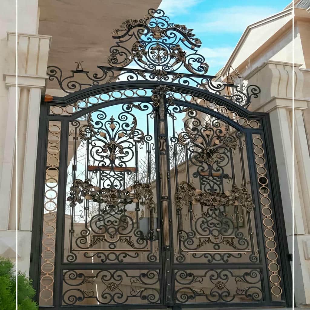 درب ویلایی فلزی با قاب ساده و کاربردی