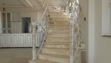 نرده فرفورژه بالکن مشکی برای ساختمان مرطوب در اصفهان