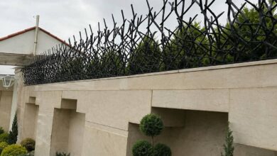 نرده روی دیوار فرفورژه مشکی در اصفهان