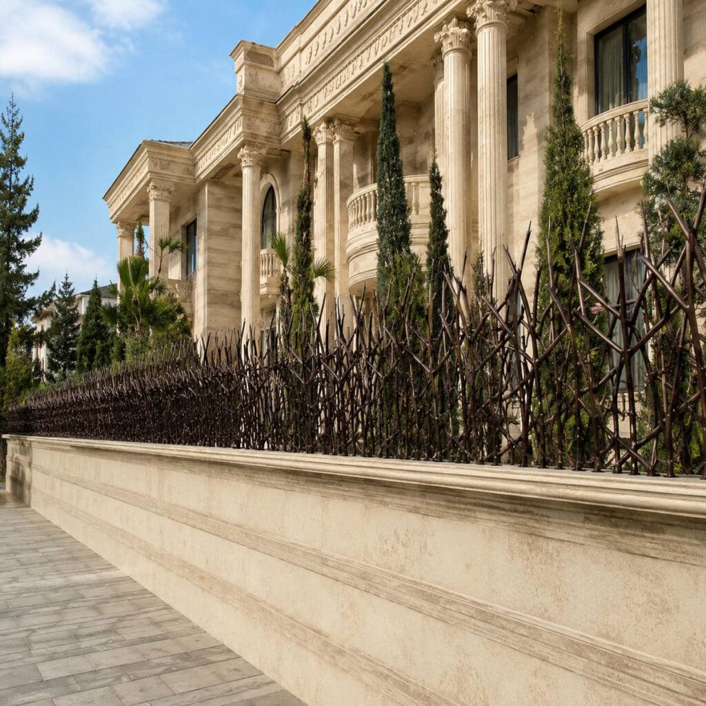 نرده آهنی روی دیوار با ابعاد اختصاصی نرده آهنی روی دیوار با ابعاد اختصاصی