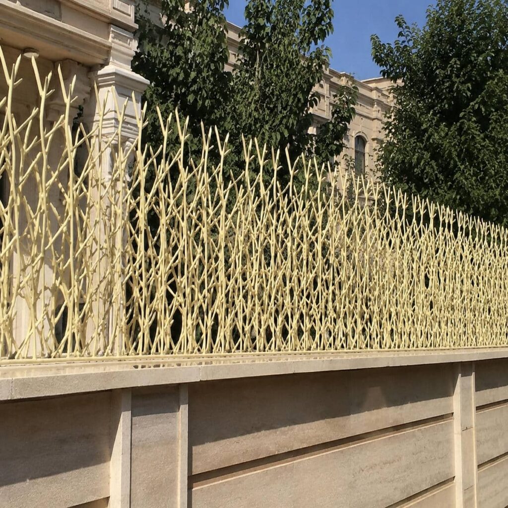 گارد دیوار حیاط نصب شده در اصفهان