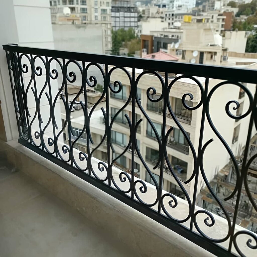 دست انداز راه پله اصفهان کنار پاگرد مسکونی