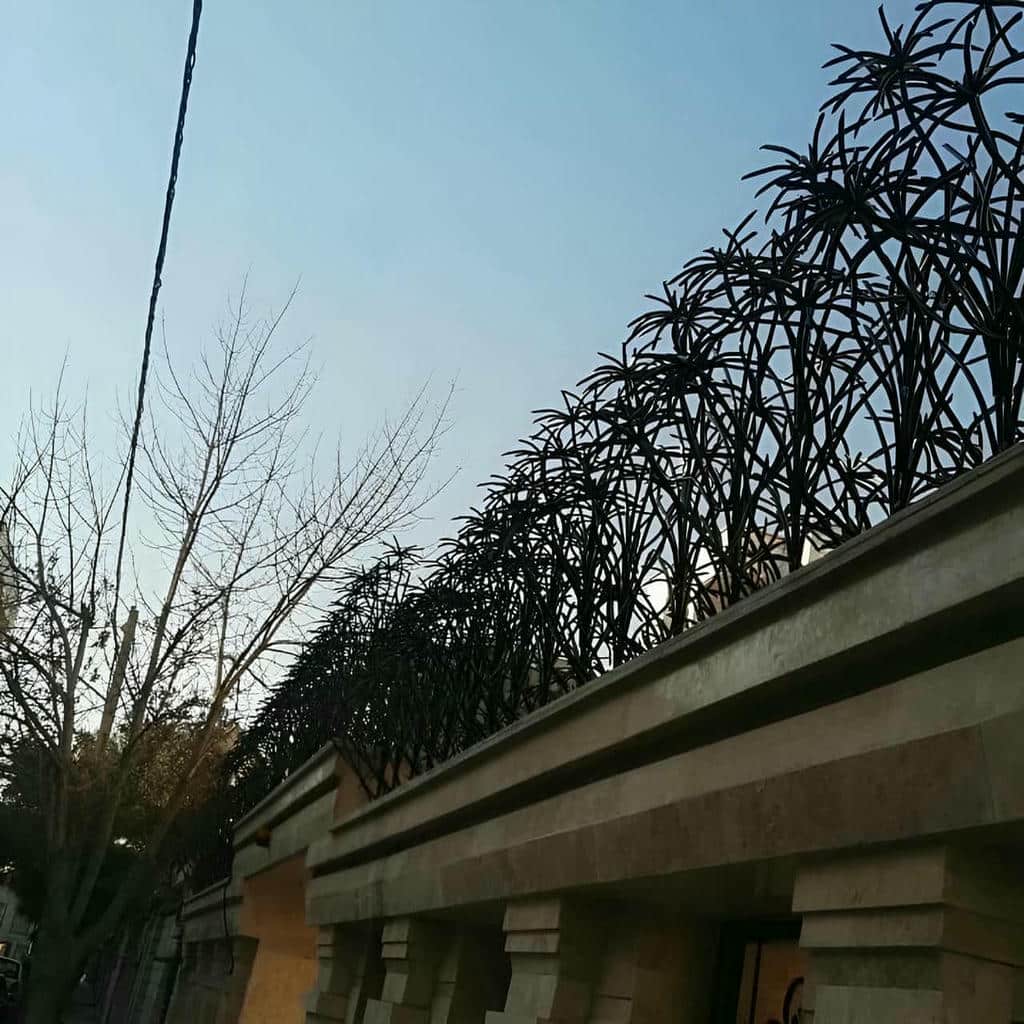 نرده حفاظ دیوار با فرم نخل مرداب
