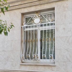 حفاظ پنجره پروفیلی مشکی در اصفهان