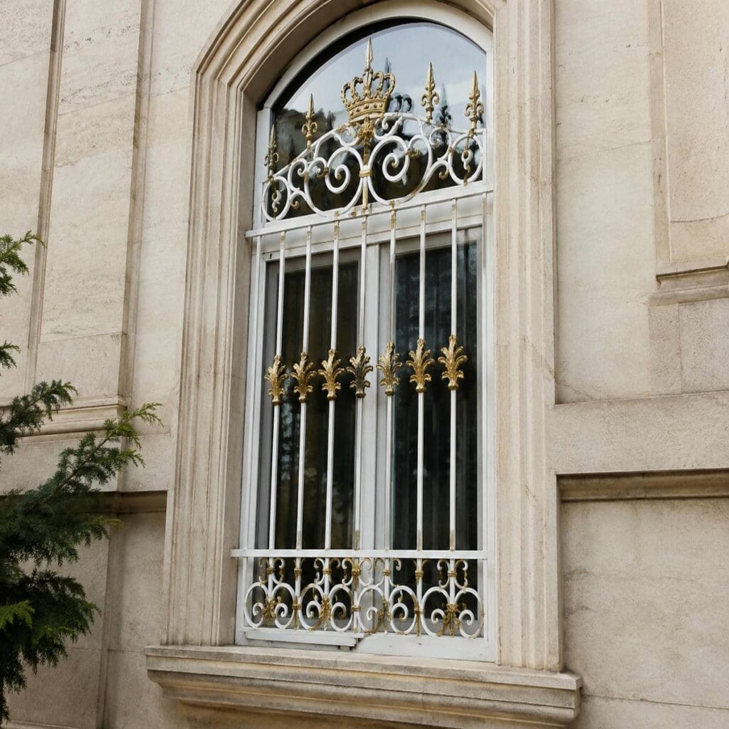 محافظ پنجره آهنی با فرم ساده